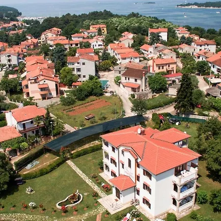 Linet 7- By Interhome *