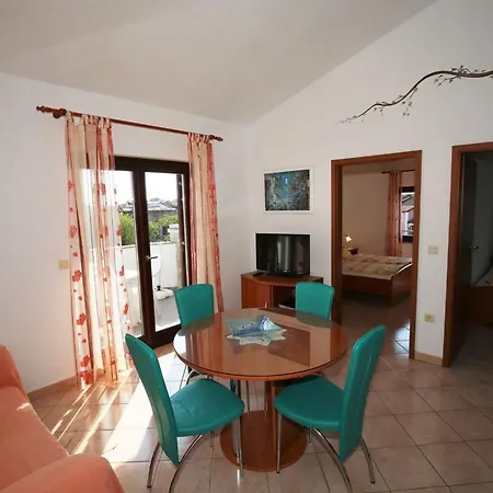 Linet 7- By Interhome Apartman