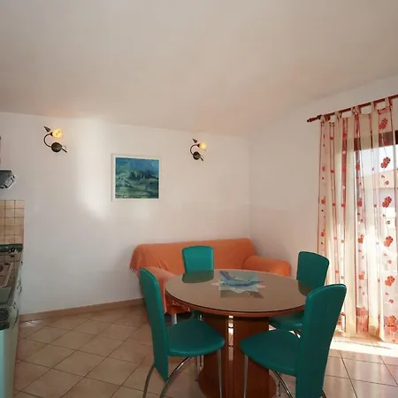 Linet 7- By Interhome