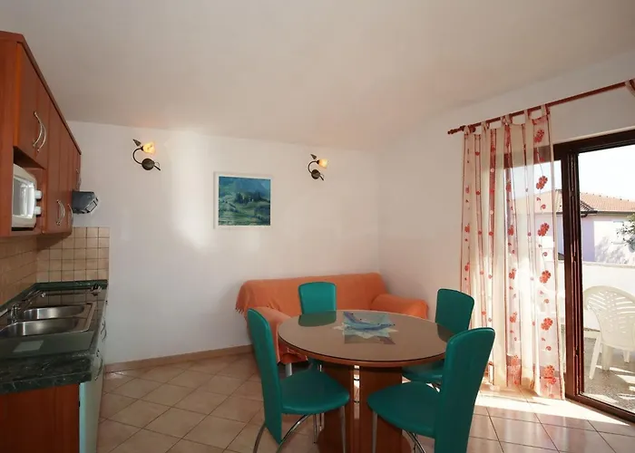 Linet 7- By Interhome