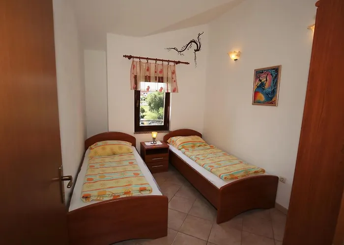 Linet 7- By Interhome *